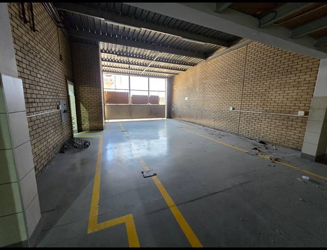 2,227M² SHOWROOM TO LET IN BRUMA